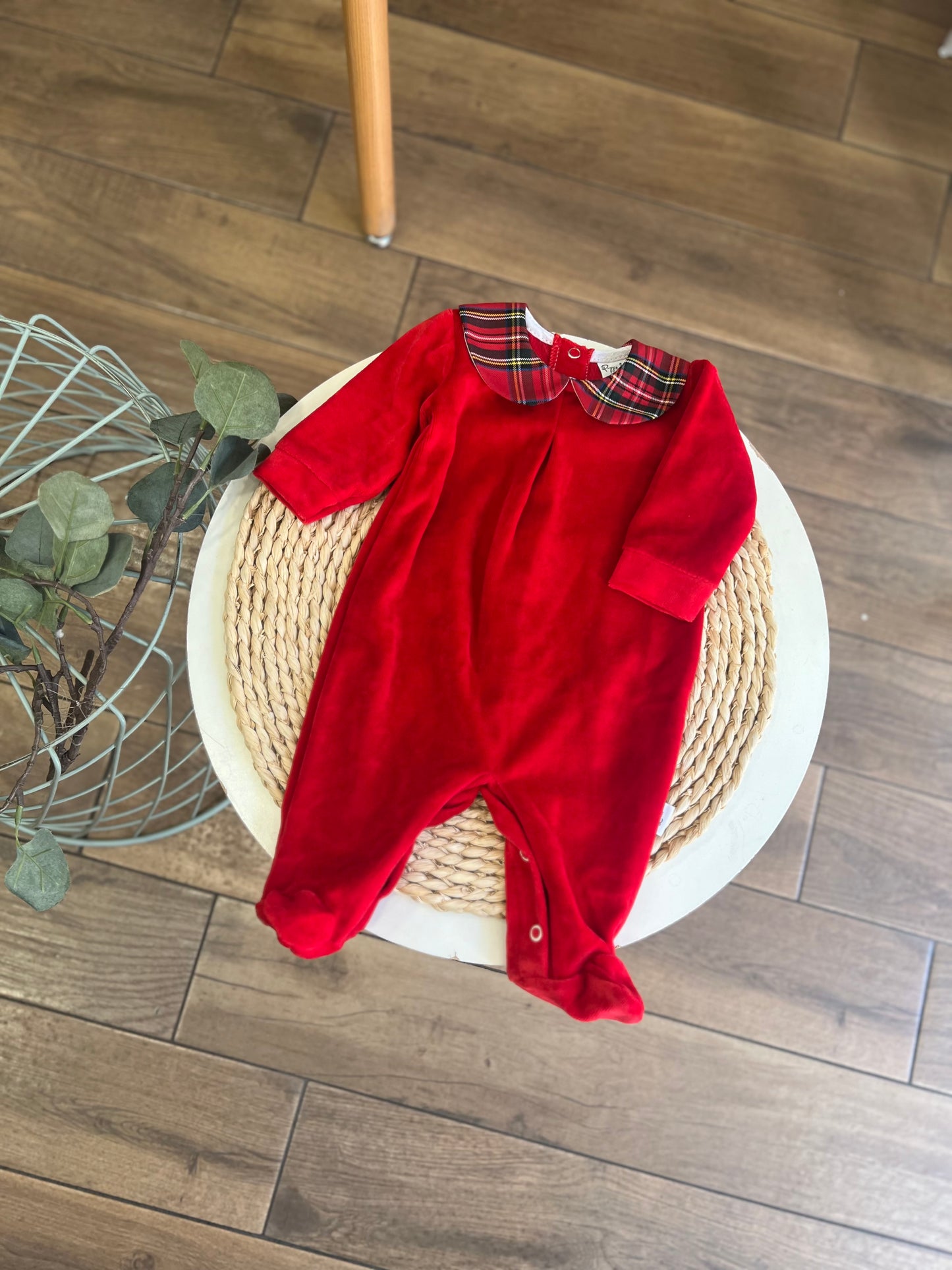 Tutina in ciniglia rossa con colletto tartan