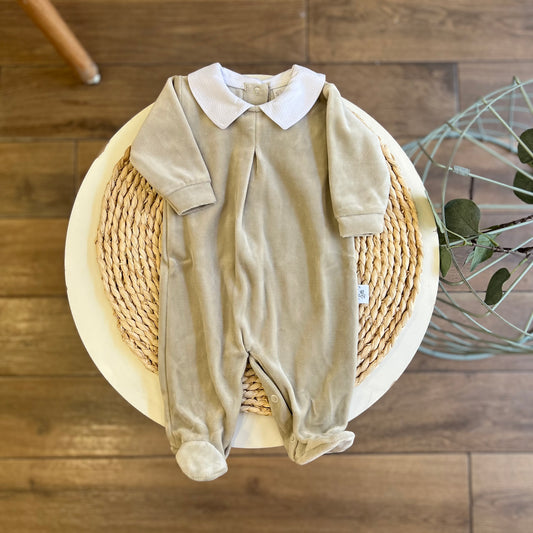 Tutina in ciniglia con colletto a punta