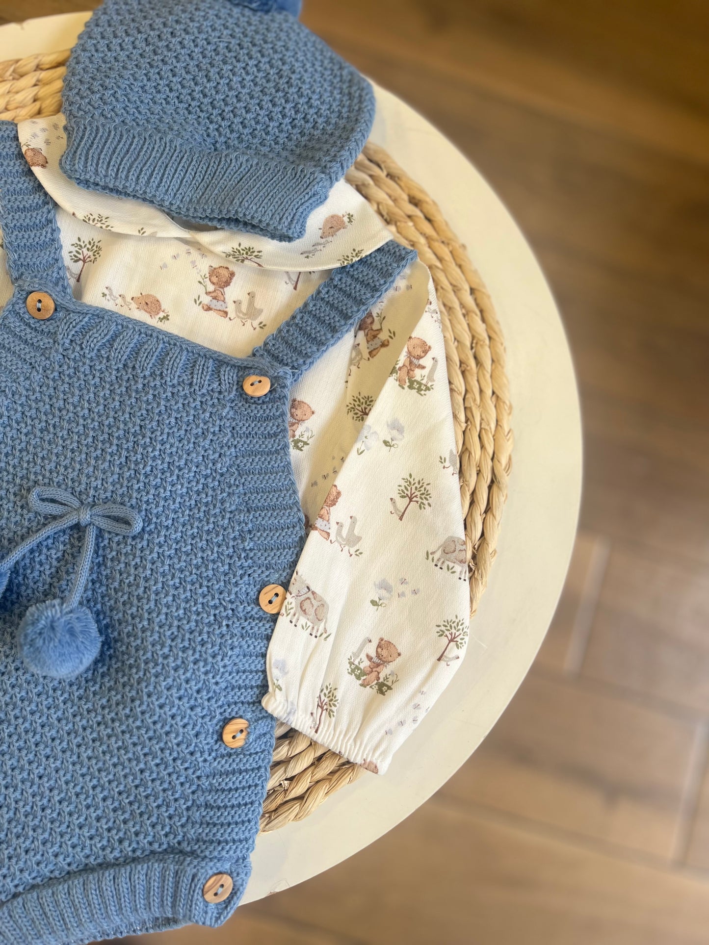 Completo invernale camicia, salopette e cappellino Azafata