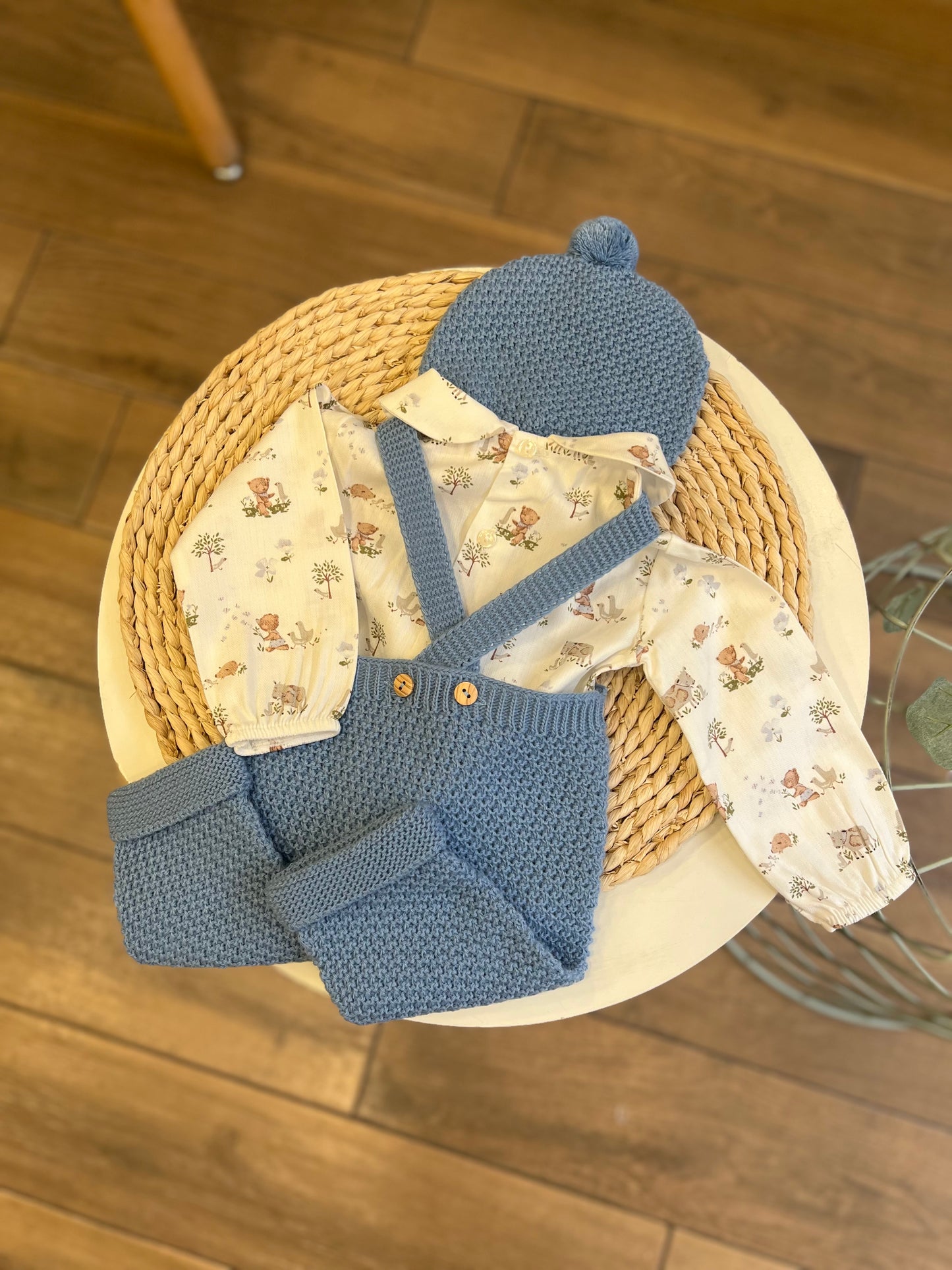 Completo invernale camicia, salopette e cappellino Azafata
