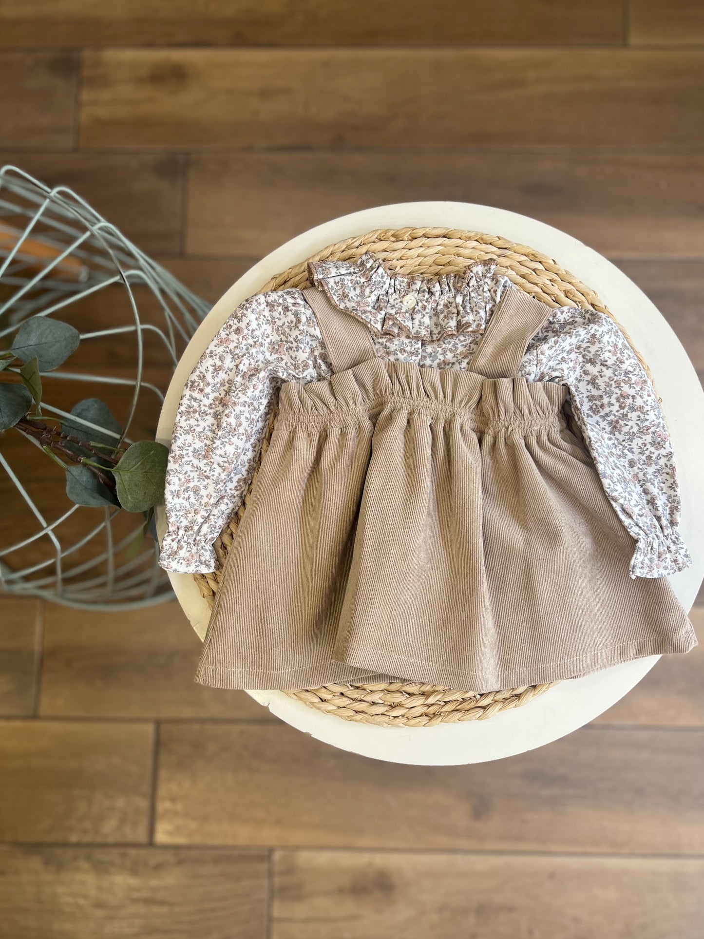 Camicia e salopette a costine in vellutino
