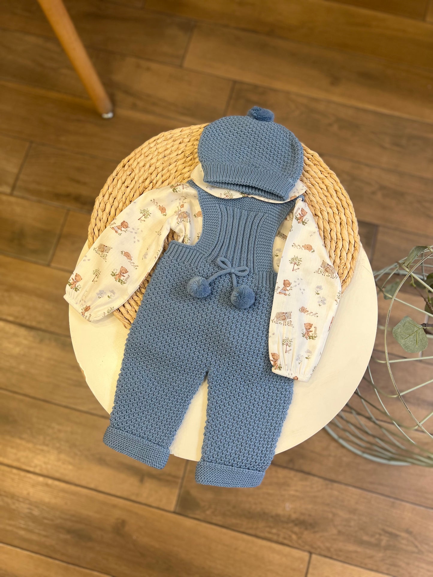 Completo invernale camicia, salopette e cappellino Azafata