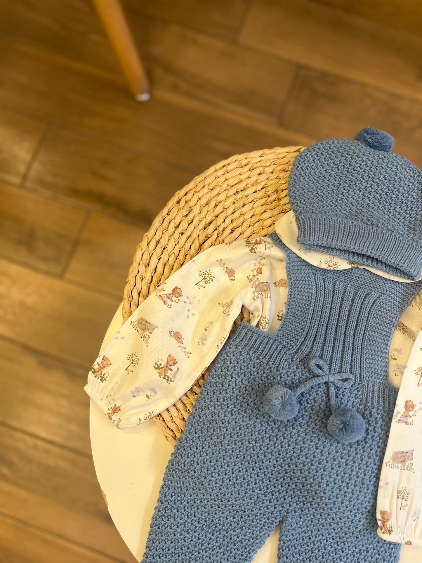 Completo invernale camicia, salopette e cappellino Azafata