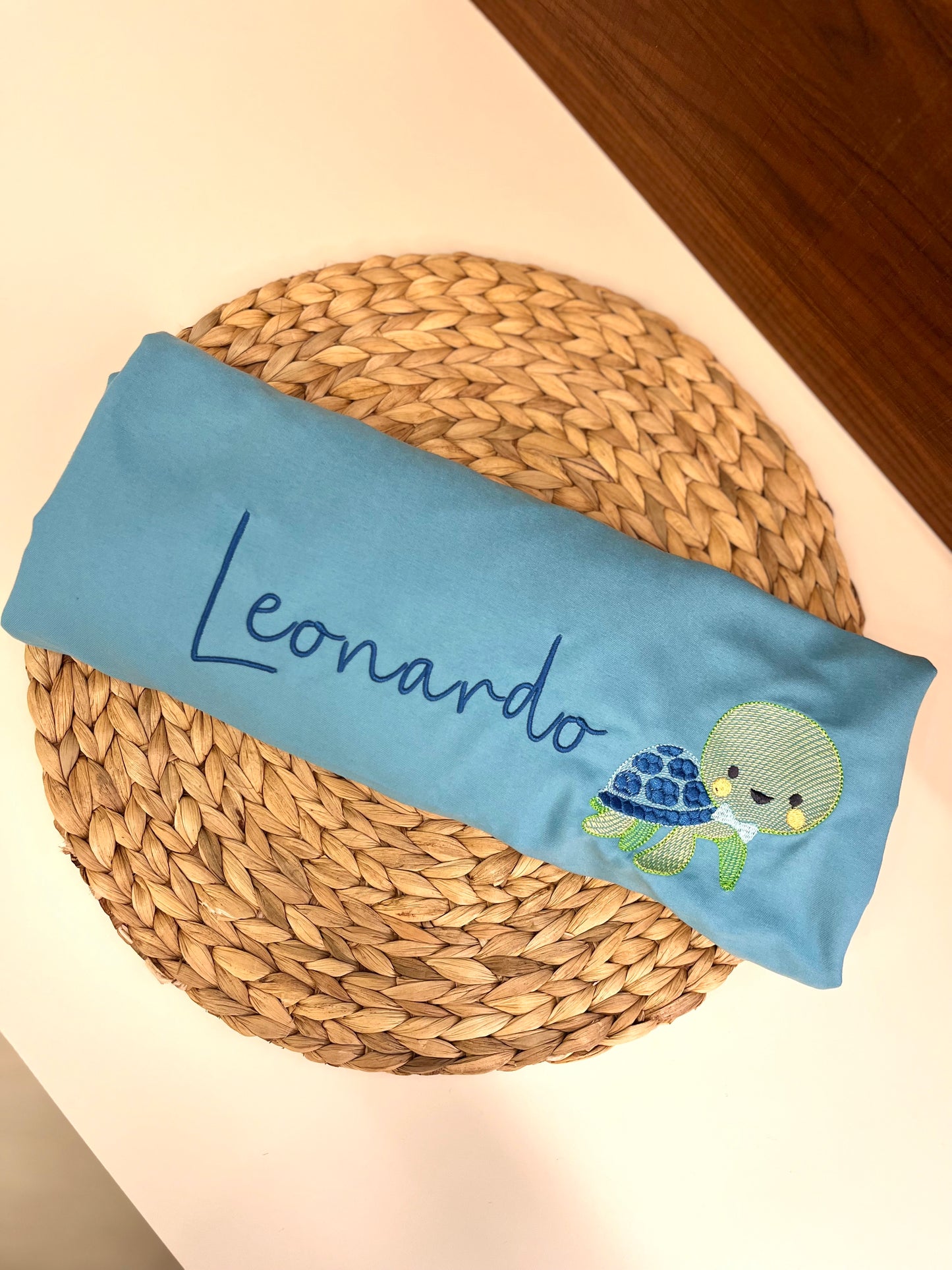 Telo mare ricamato con disegno e nome