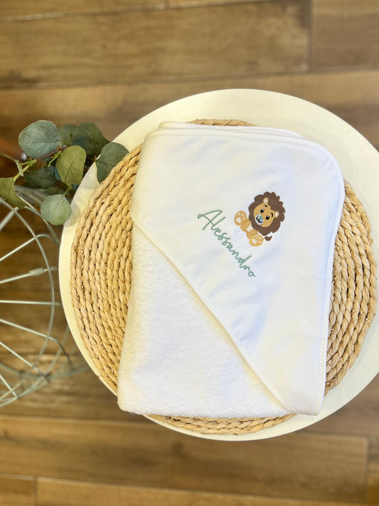 Accappatoio personalizzato con disegno e nome ricamato