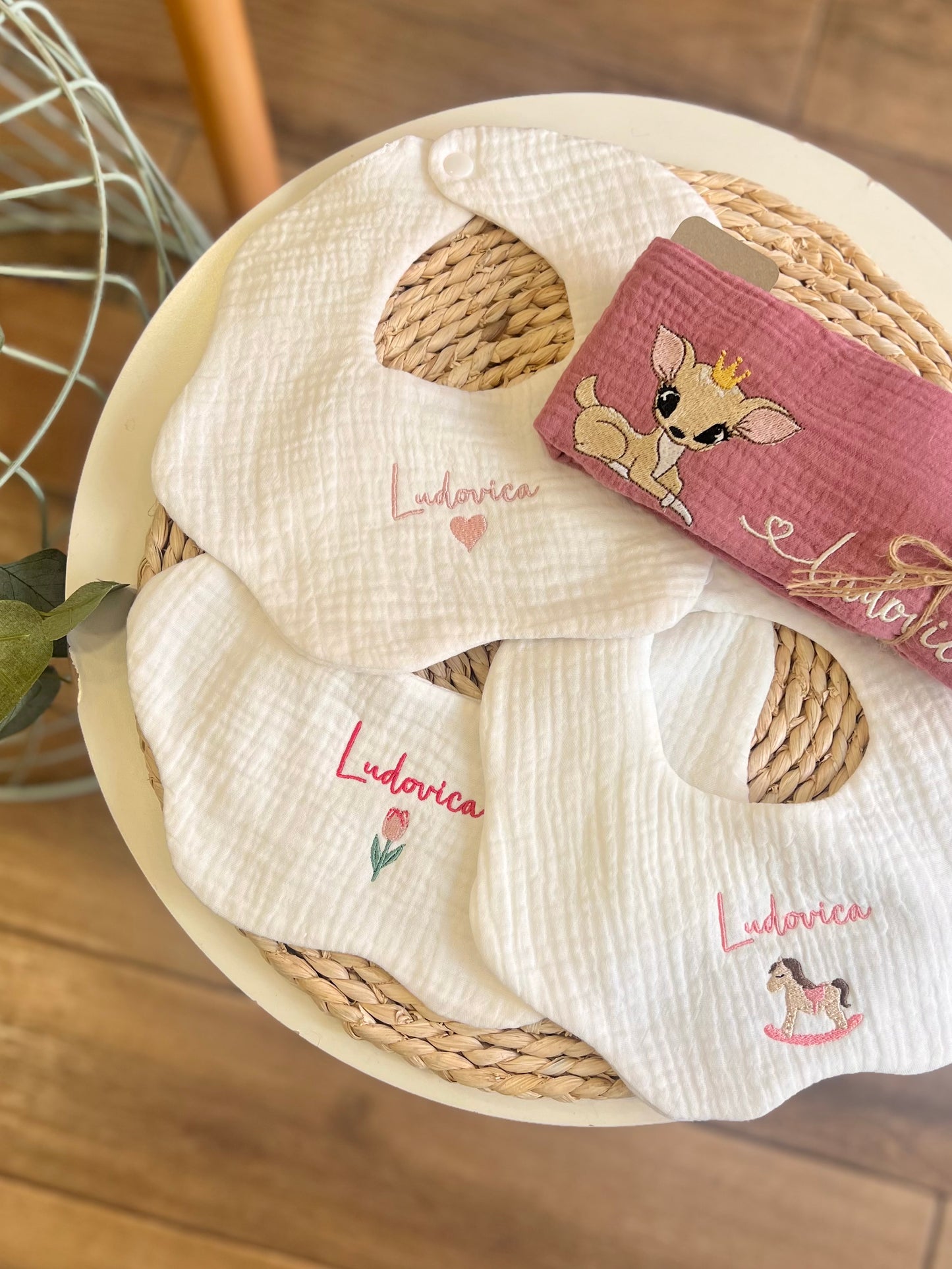 Bavetta personalizzata con ricamo