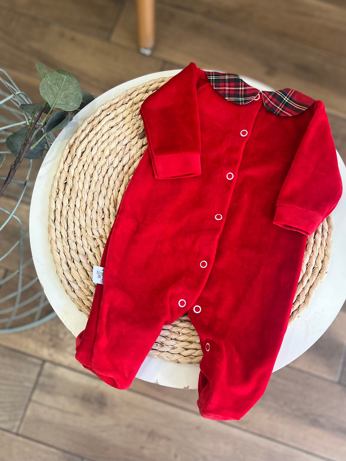 Tutina in ciniglia rossa con colletto tartan