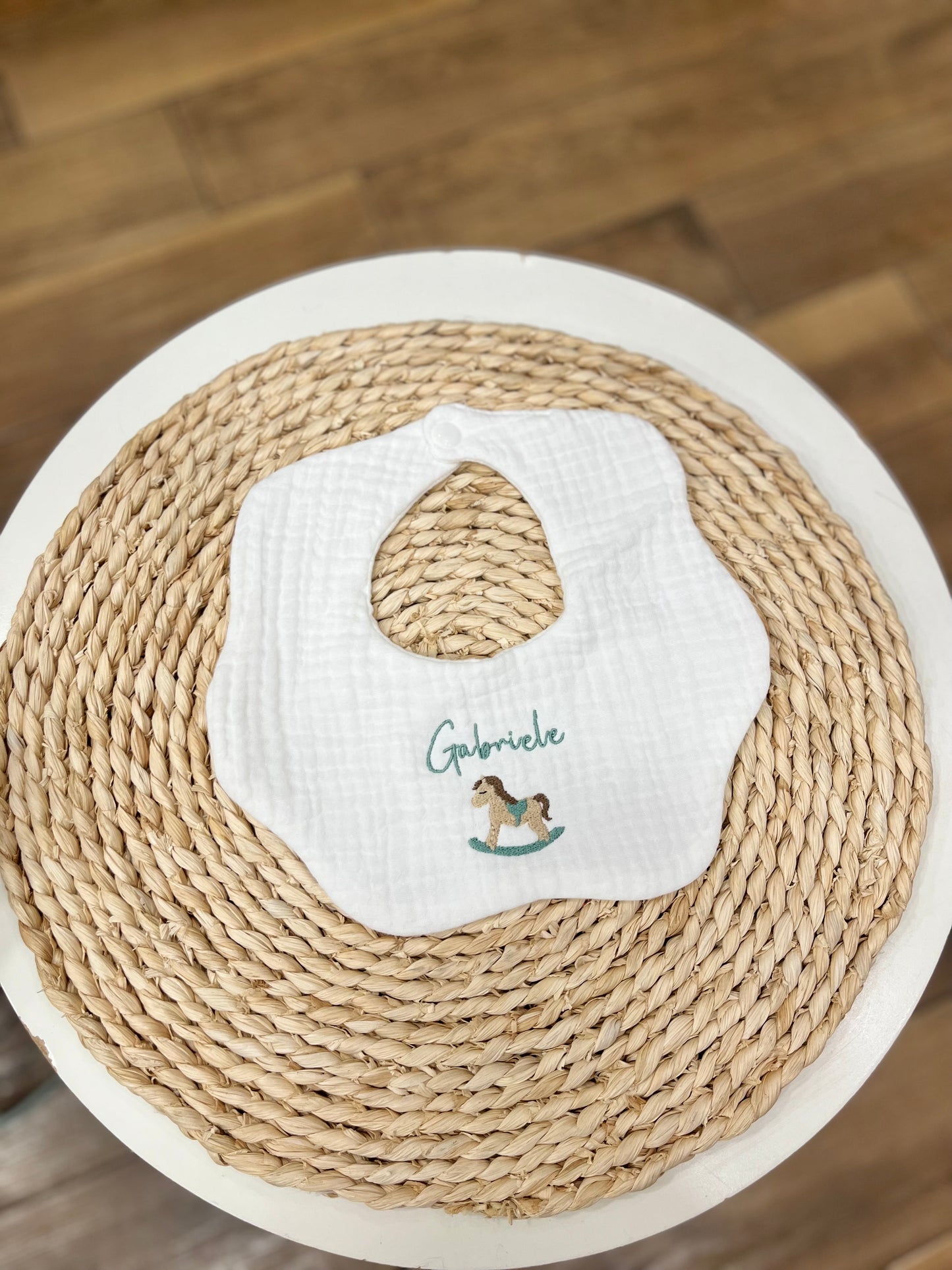 Bavetta personalizzata con ricamo