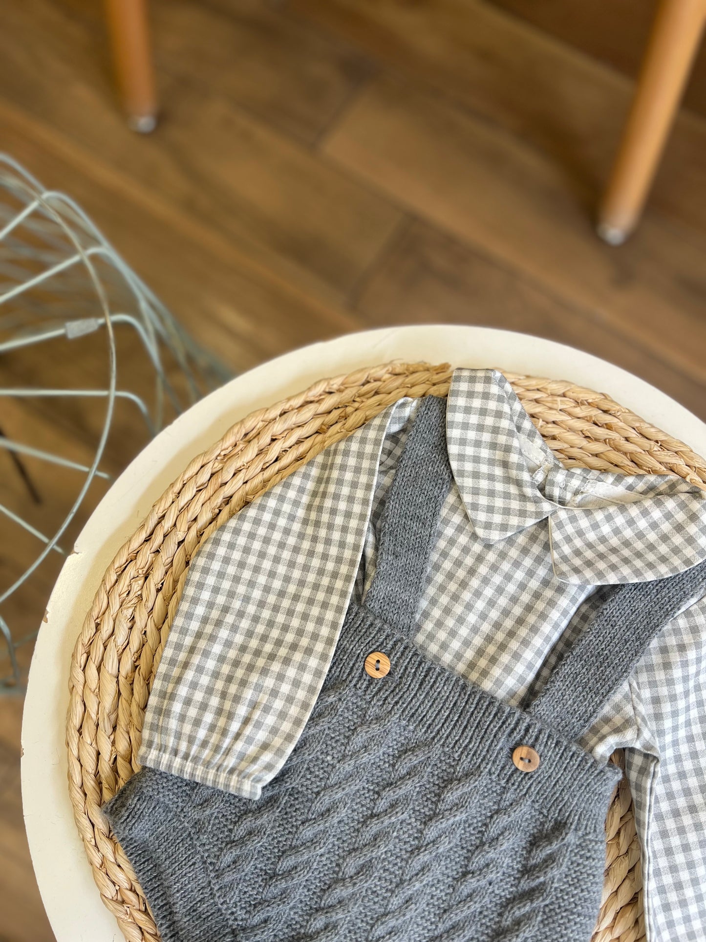 Completo invernale con camicia e salopette Gris