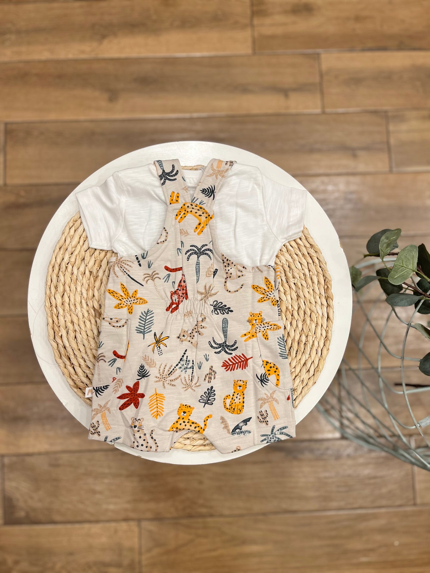 Completo con salopette Safari