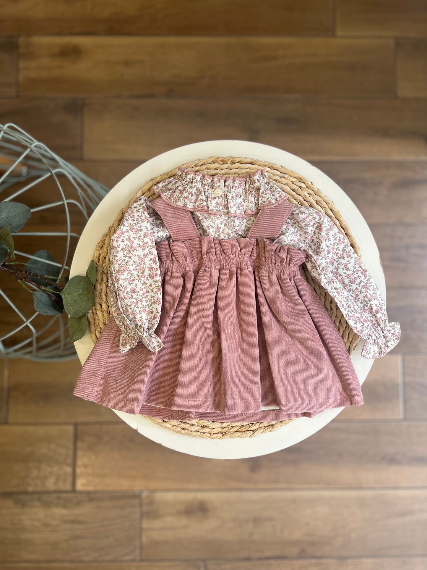 Camicia e salopette a costine in vellutino