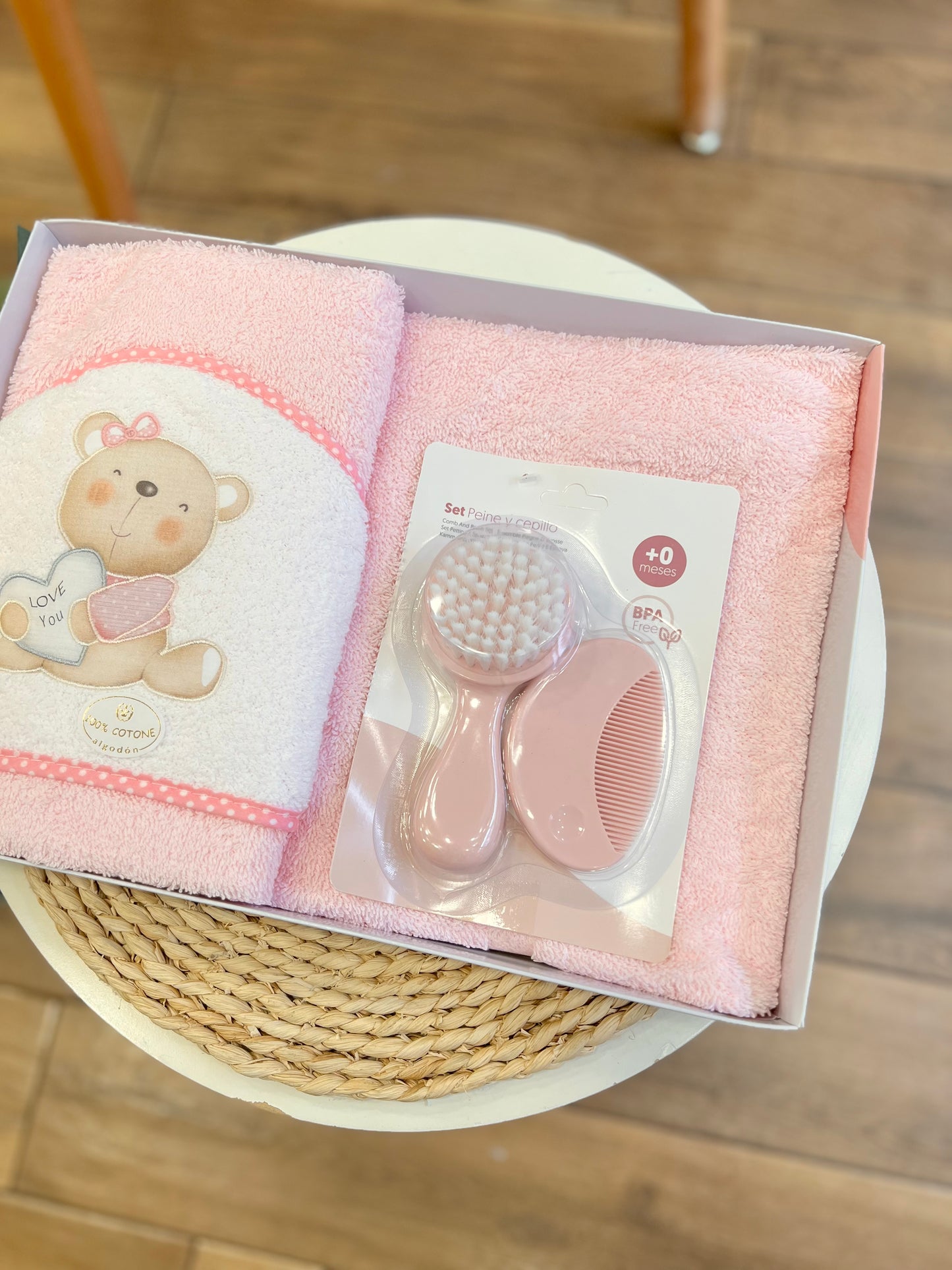 Set accappatoio, spazzola e pettine Rosa