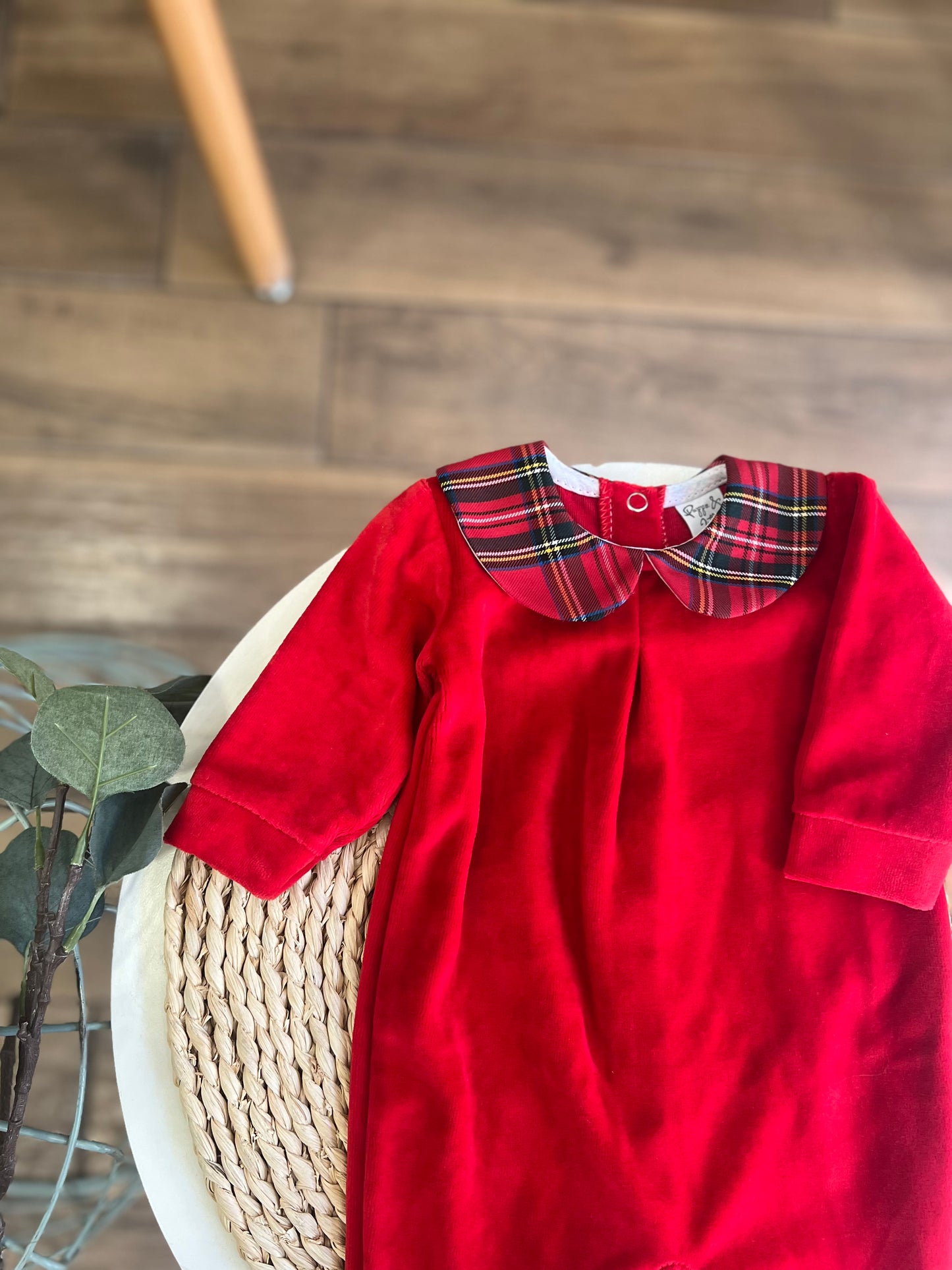 Tutina in ciniglia rossa con colletto tartan