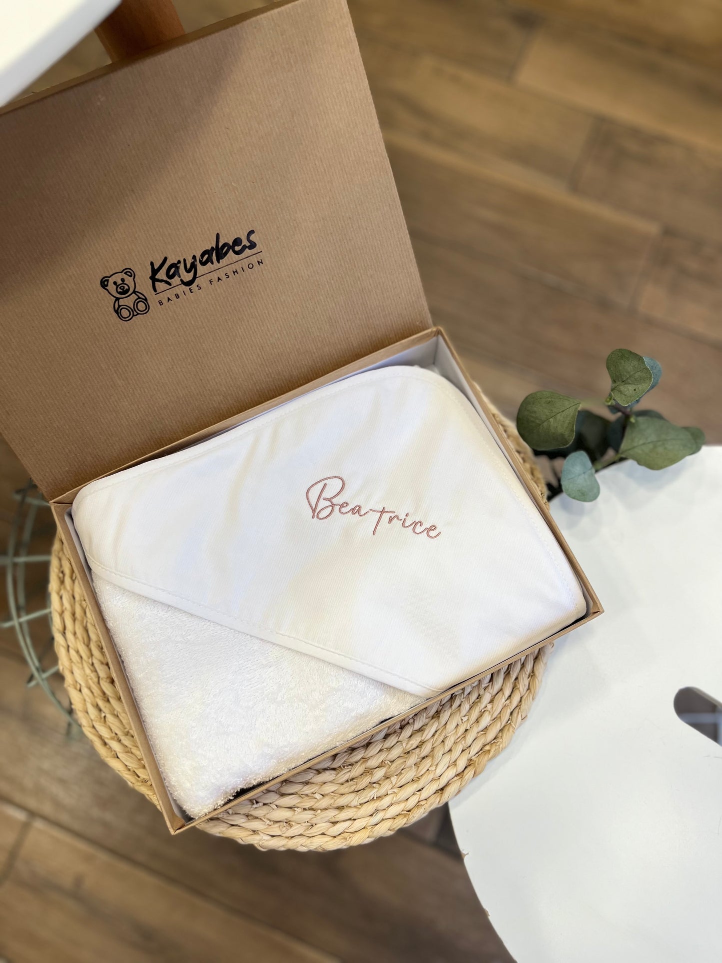 Accappatoio personalizzato con nome ricamato