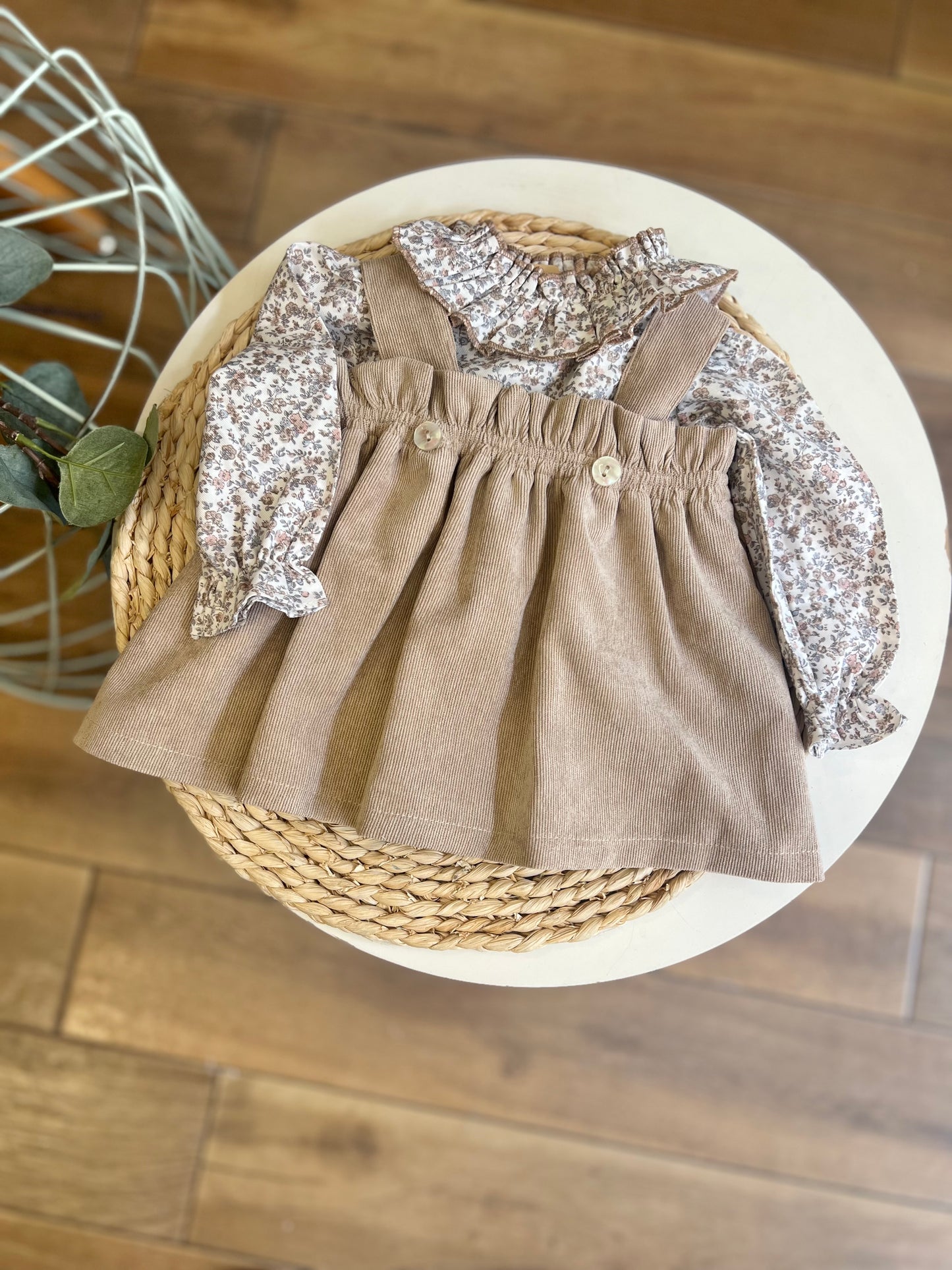 Camicia e salopette a costine in vellutino