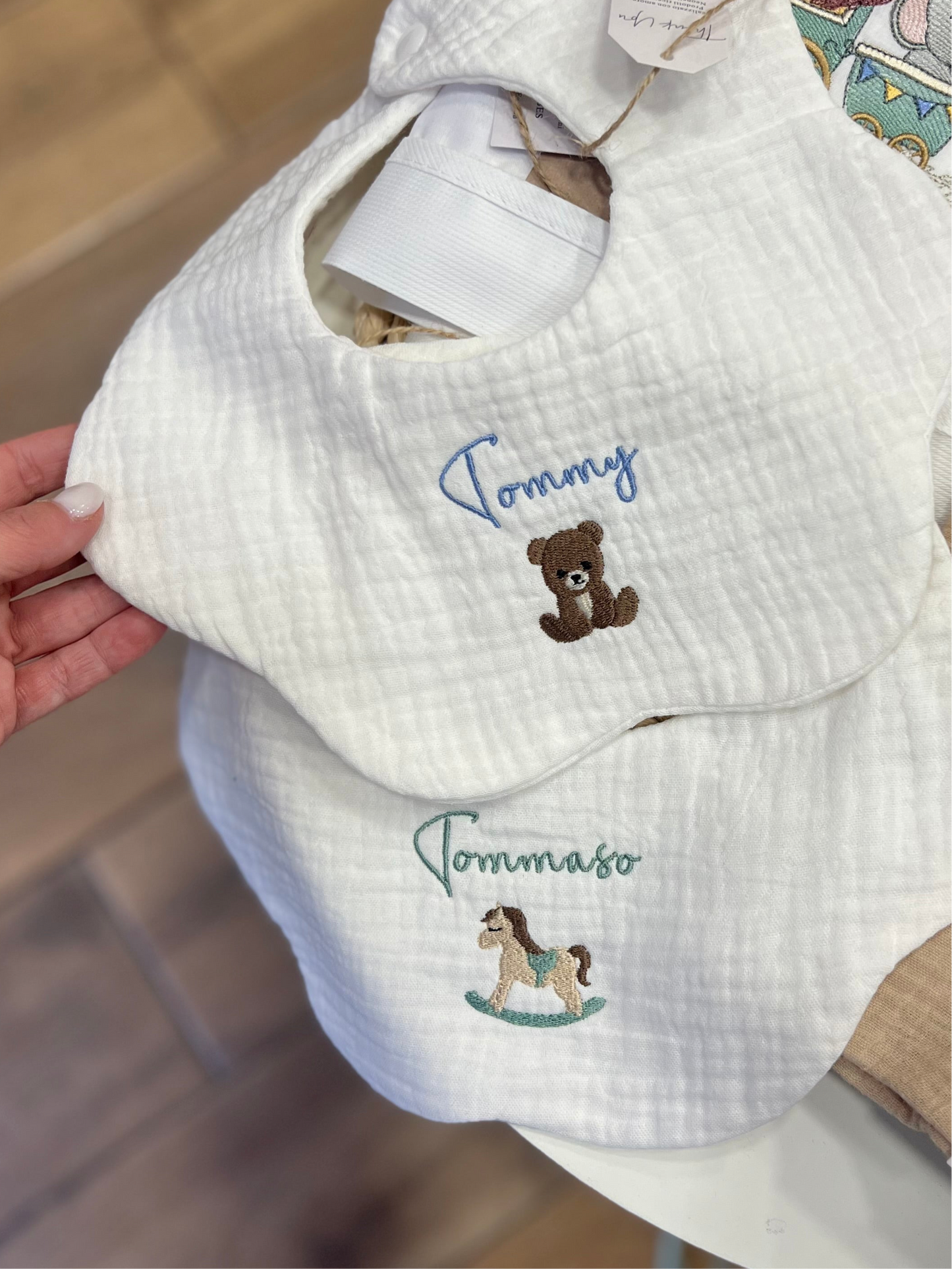 Bavetta personalizzata con ricamo