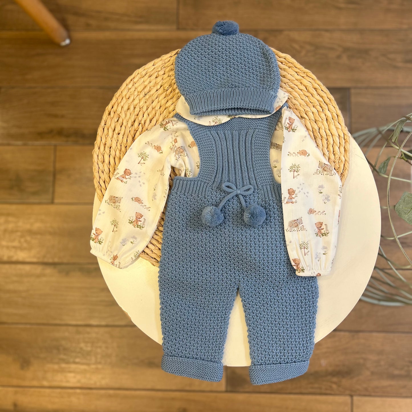 Completo invernale camicia, salopette e cappellino Azafata