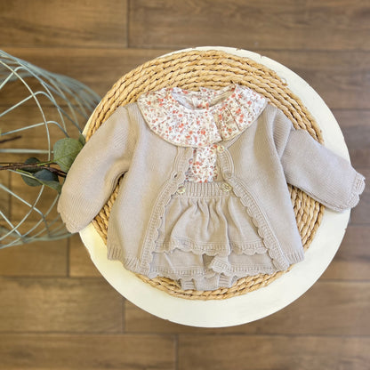 Completo invernale cardigan, camicia e gonnellina Pietra