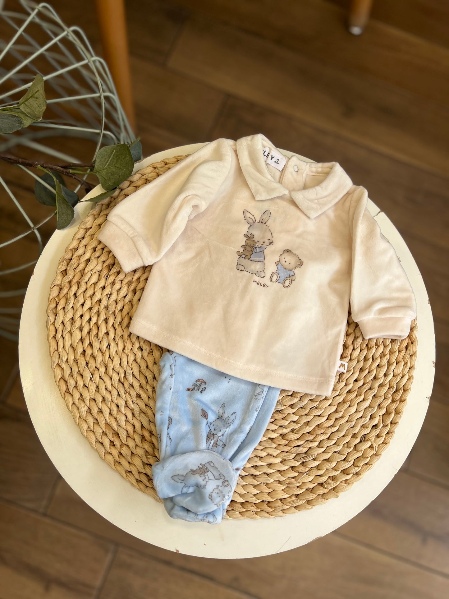 Completo in ciniglia Soft con cappellino Wood Celeste