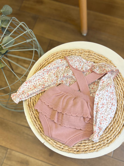 Completo invernale cardigan, camicia e gonnellina