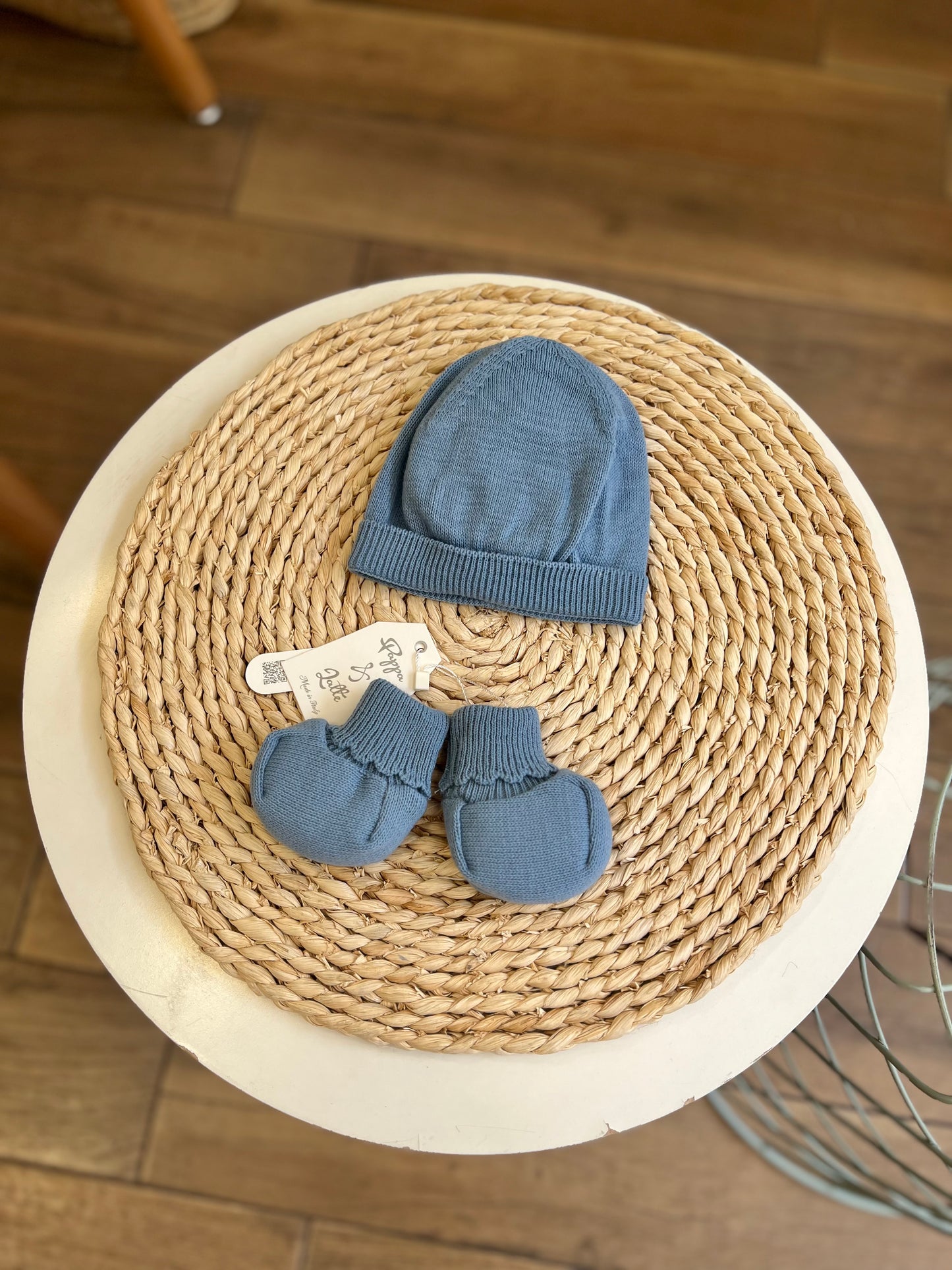Cappellino e scarpine misto lana