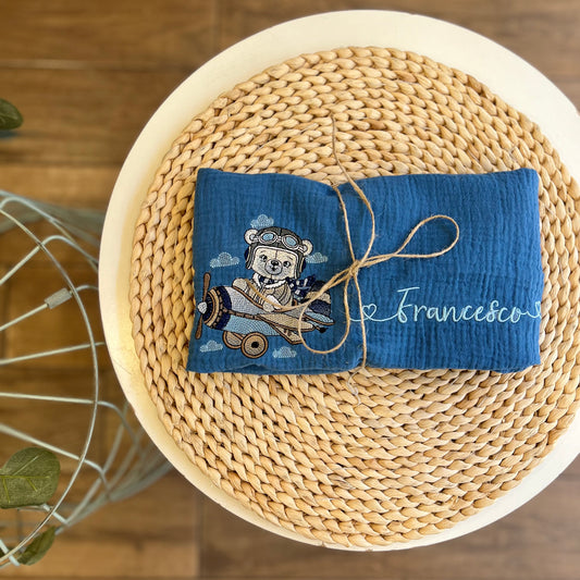Mussola blu con disegno e nome ricamato