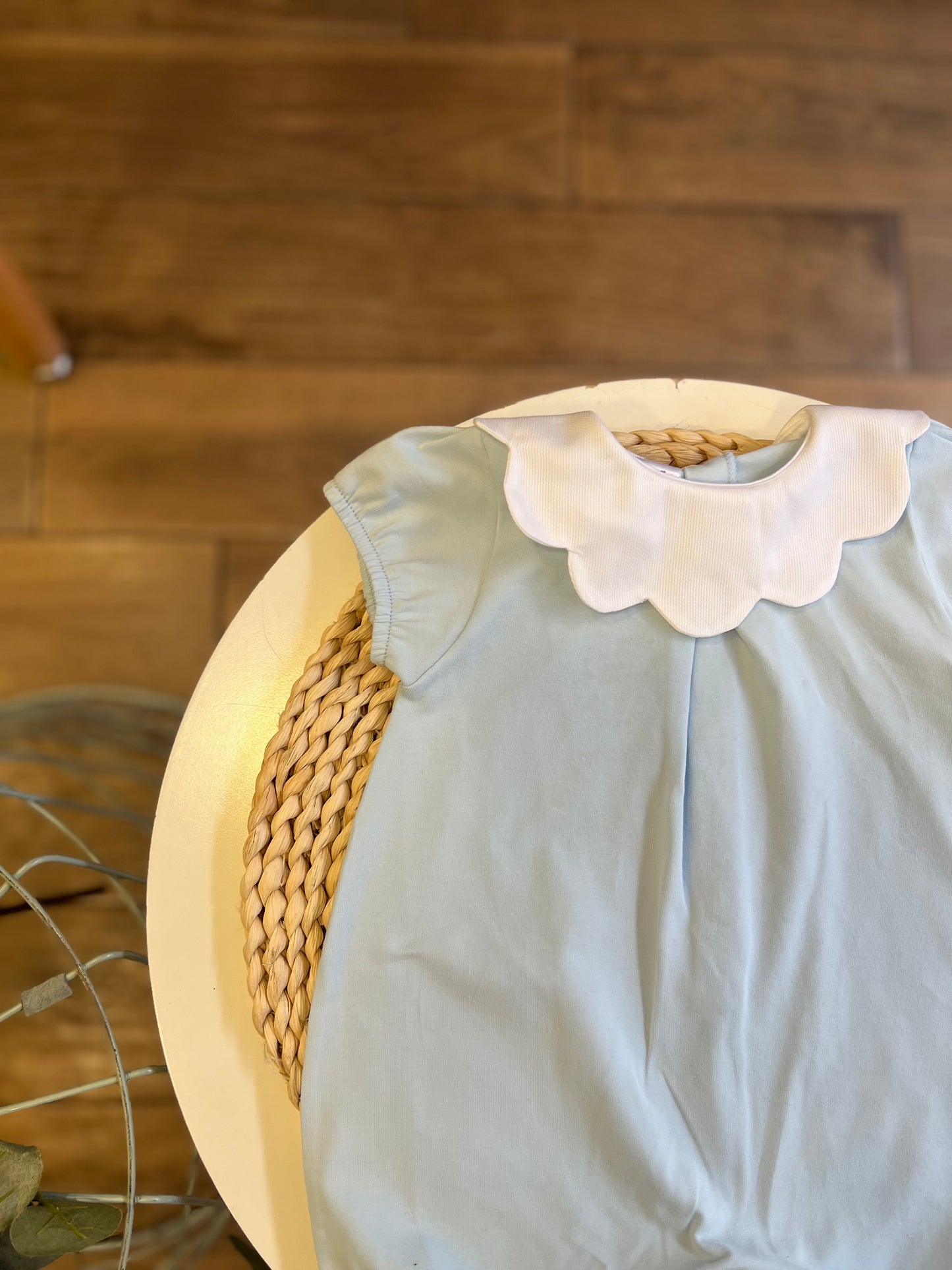 Pagliaccetto in cotone con colletto