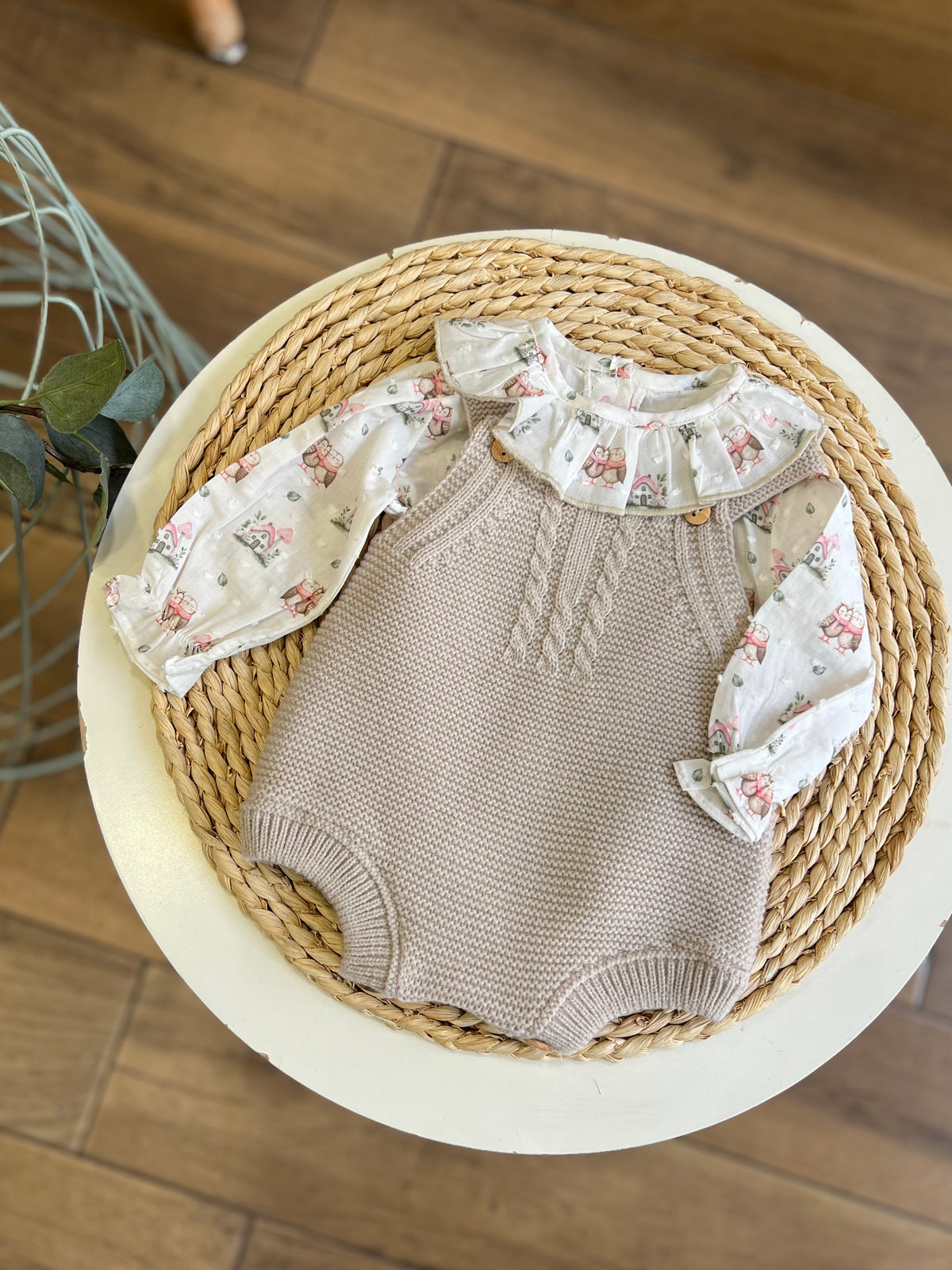 Completo cardigan, salopette e camicia Pietra