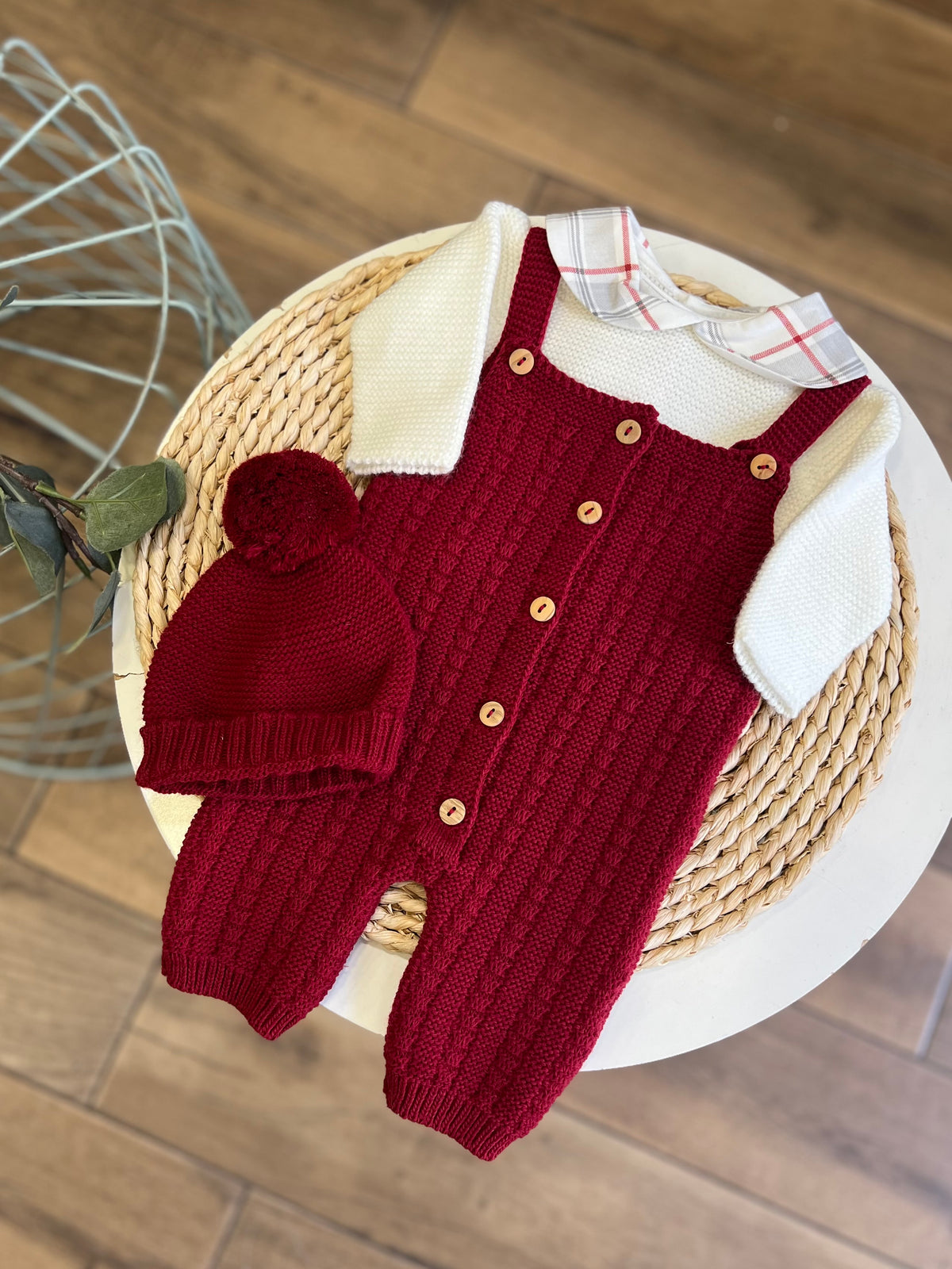 Completo invernale Borgogna maglioncino, salopette e cappellino