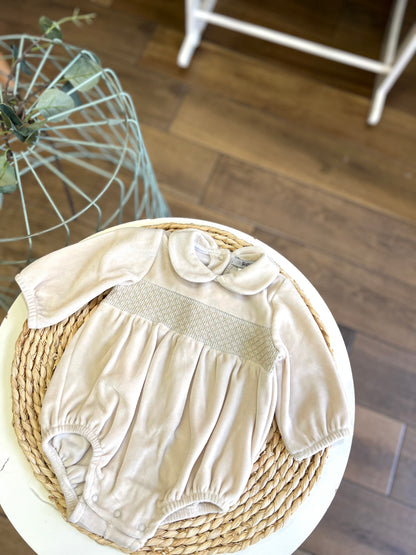 Pagliaccetto in ciniglia punto smock Beige