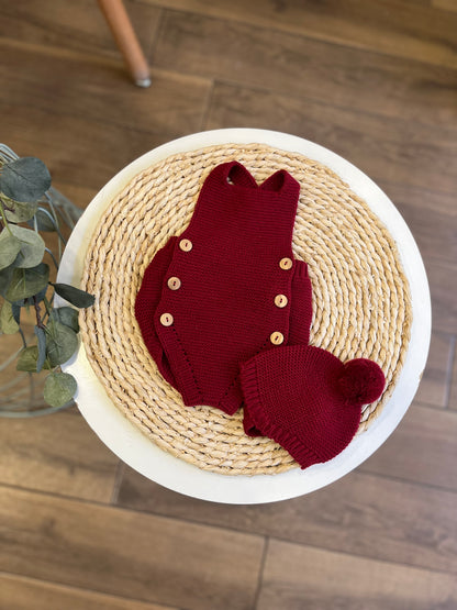 Set cappellino e  pagliaccetto in maglia