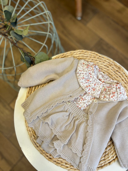 Completo invernale cardigan, camicia e gonnellina Pietra