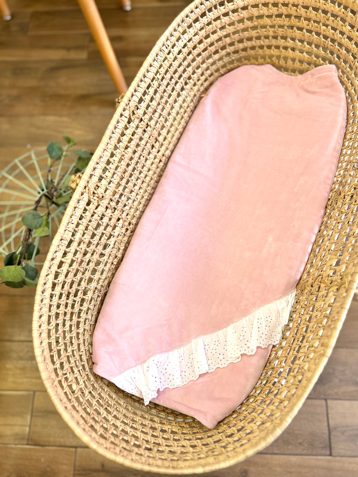 Coperta ciniglia Rosa con inserti sangallo