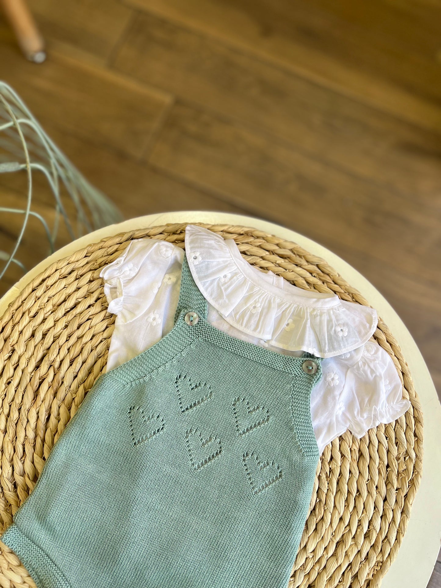 Camicia e salopette Cuori verde