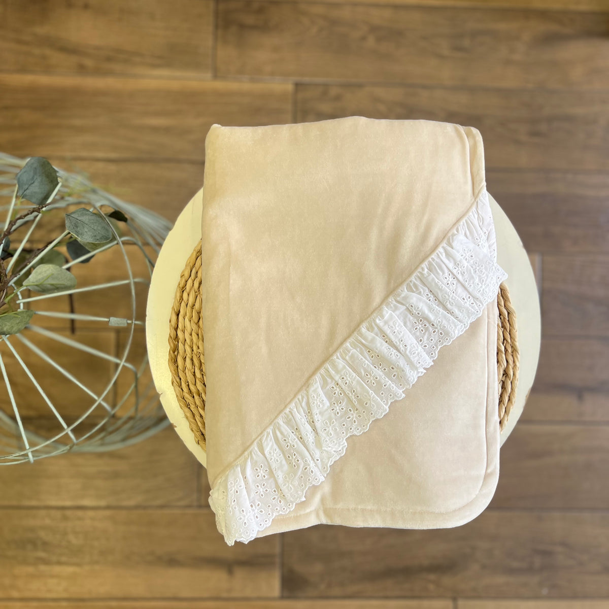 Coperta ciniglia Beige con inserti sangallo