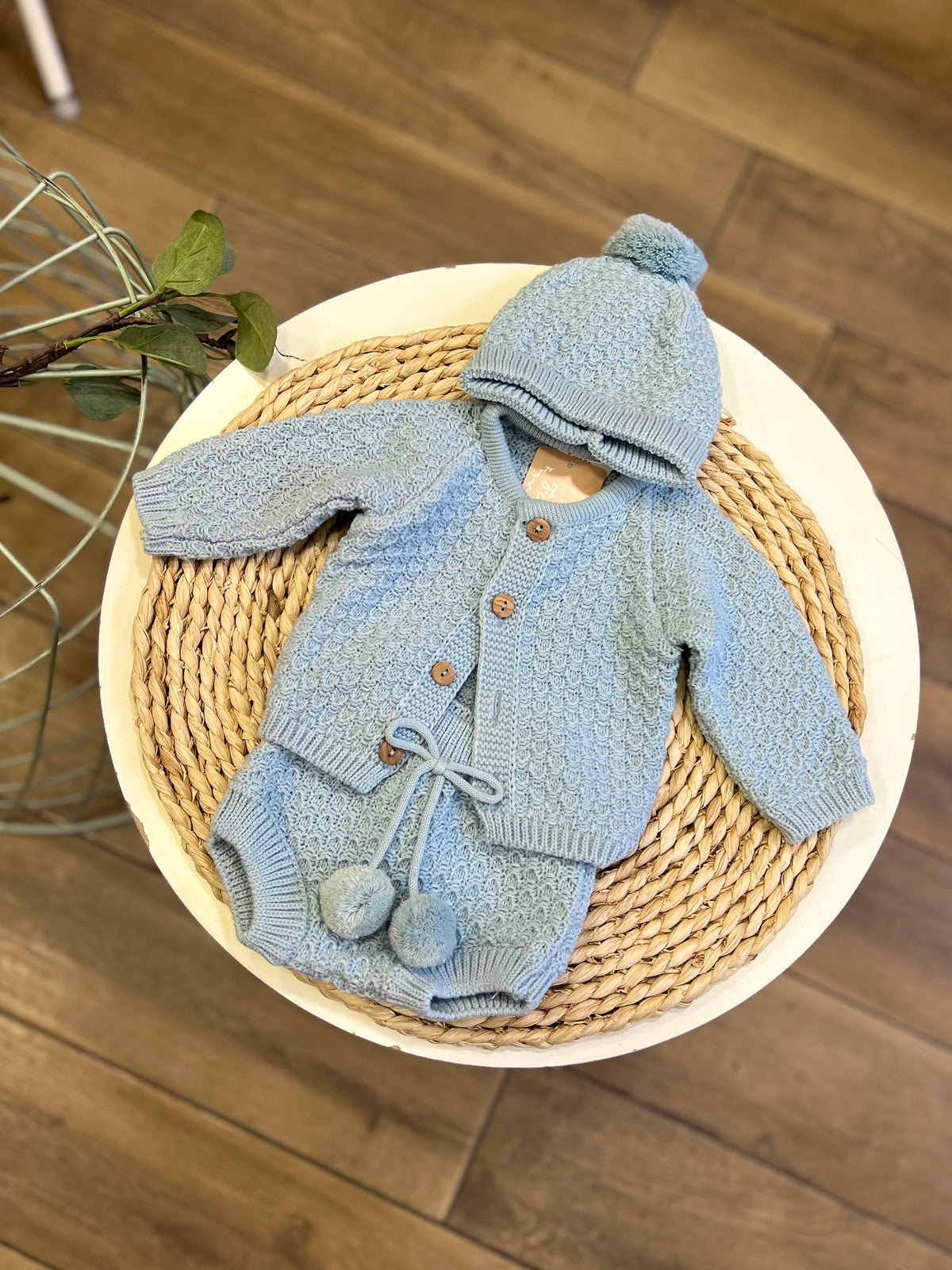 Completo invernale cardigan, culotte e cappellino Azul