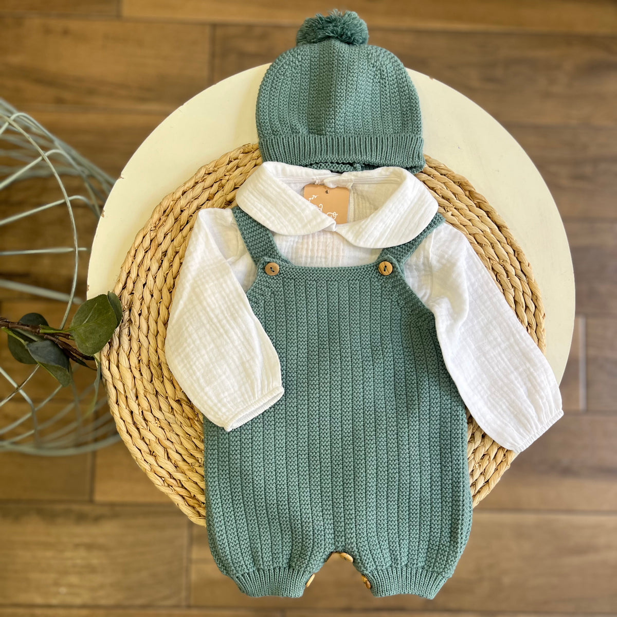Completo invernale camicia, salopette e cappellino Verde