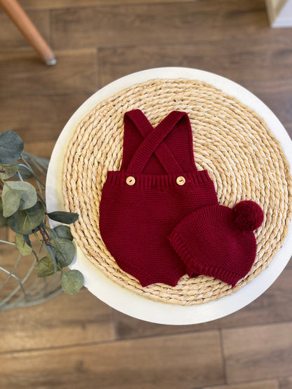 Set cappellino e  pagliaccetto in maglia