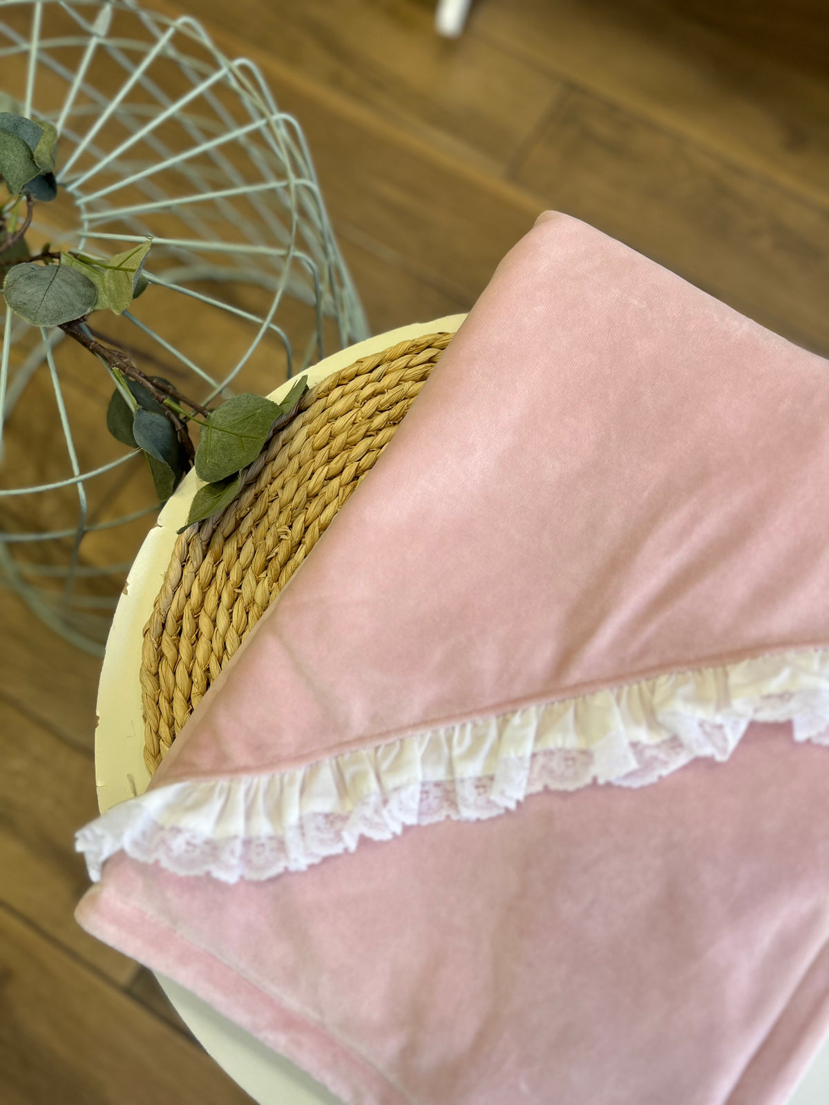 Coperta ciniglia Rosa con inserti pizzo