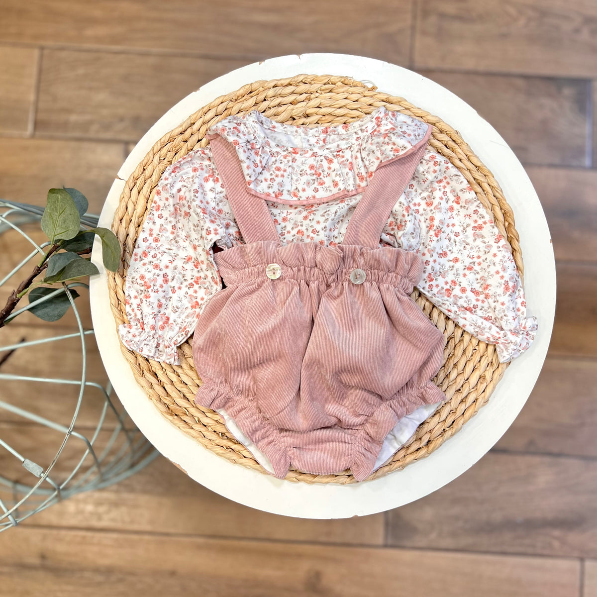 Completo salopette a costine e camicia