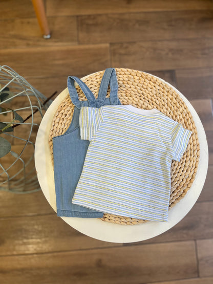 Salopette in jeans con t-shirt Fish