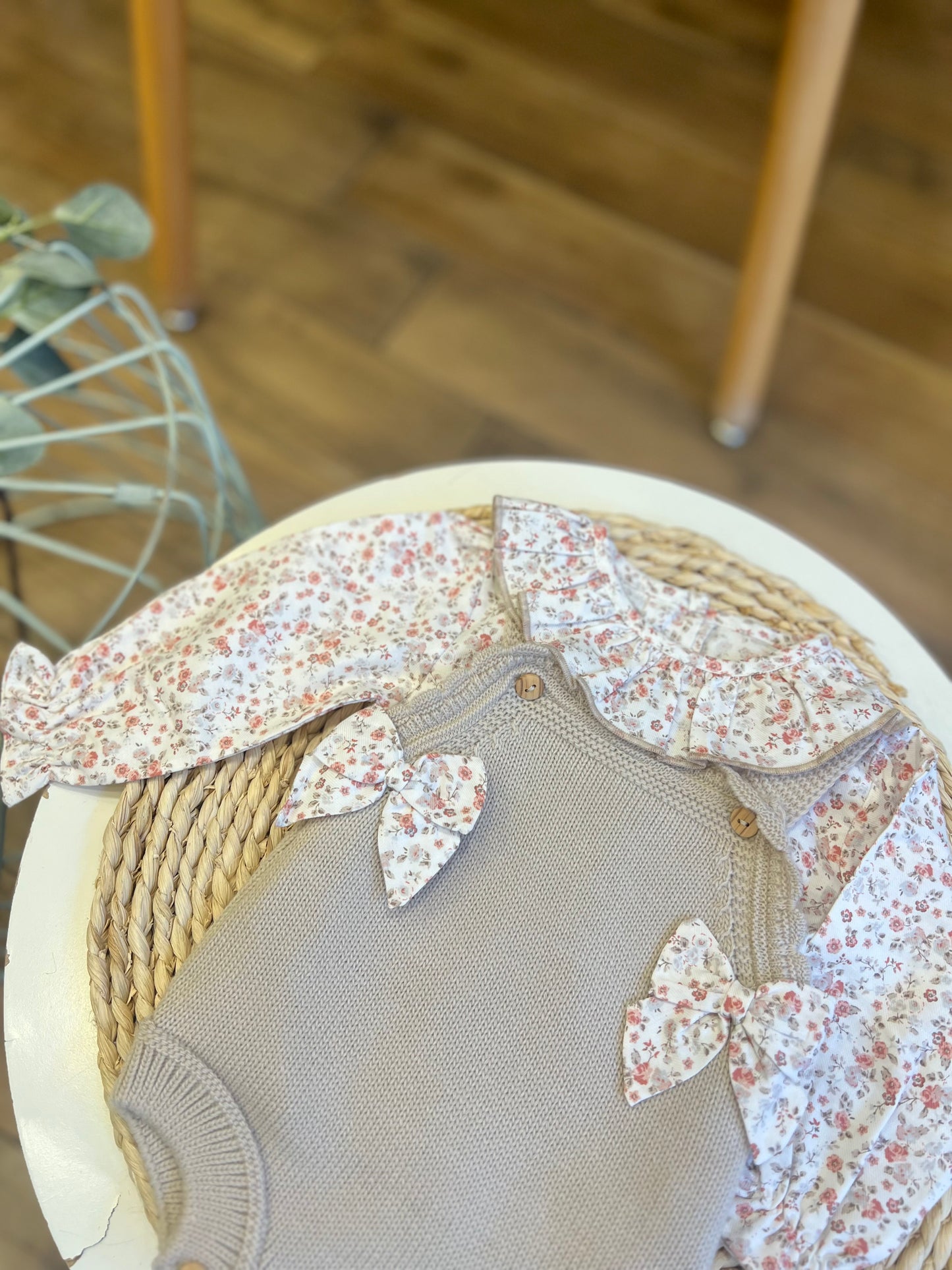 Completo invernale camicia e salopette con fiocchetti
