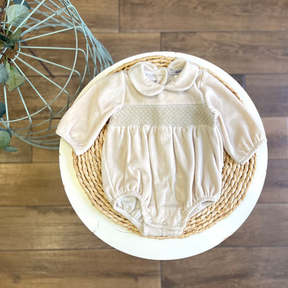 Pagliaccetto in ciniglia punto smock Beige