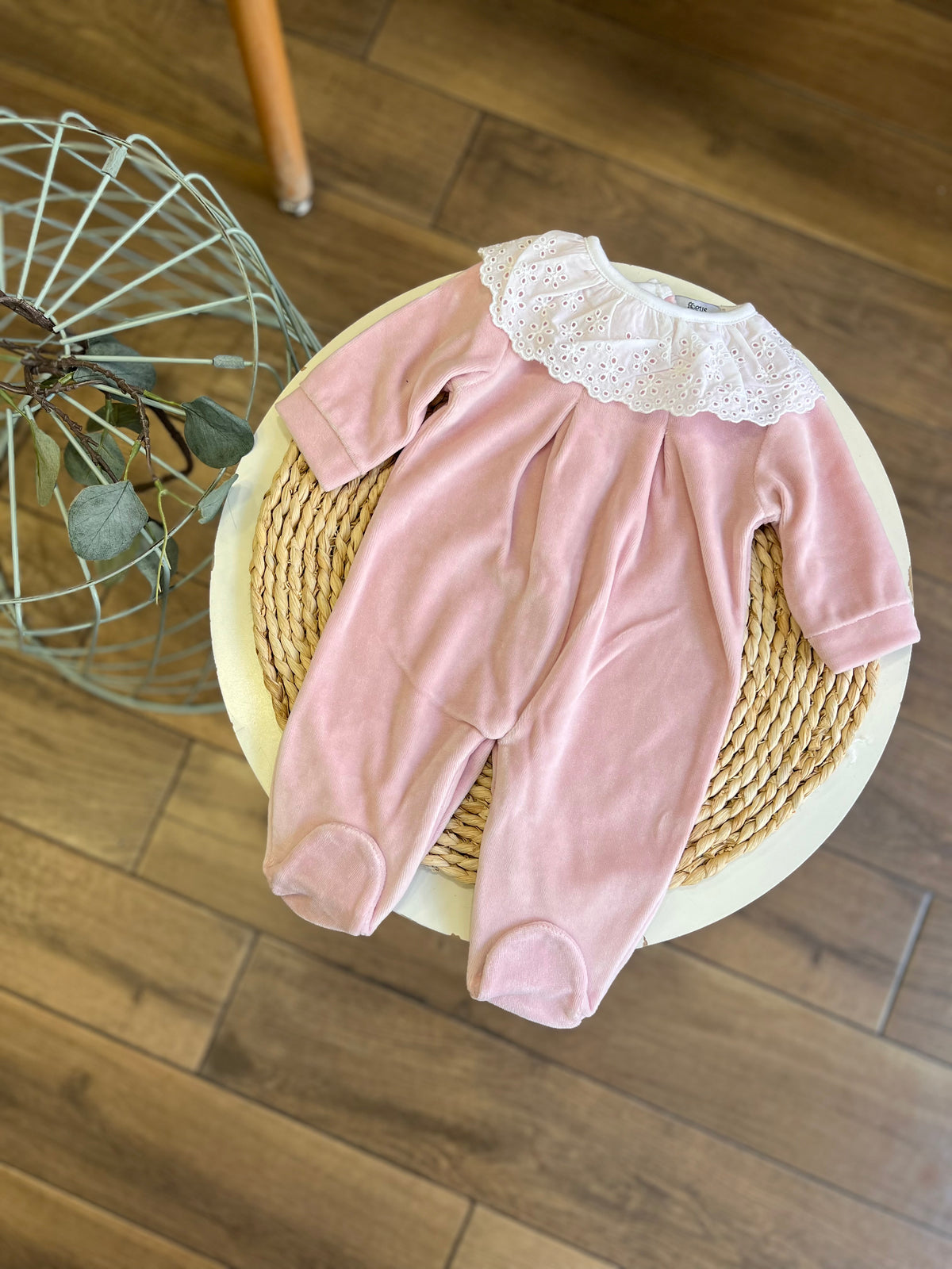 Tutina ciniglia con colletto sangallo Rosa