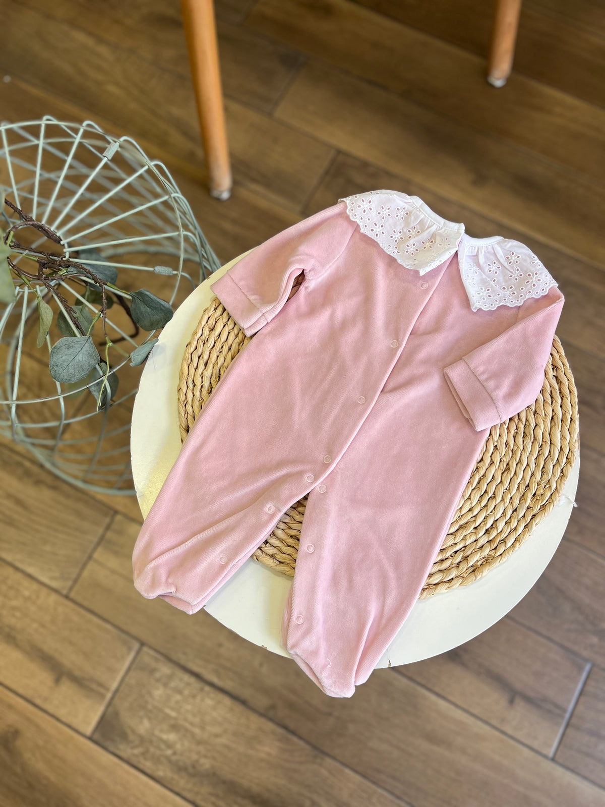 Tutina ciniglia con colletto sangallo Rosa