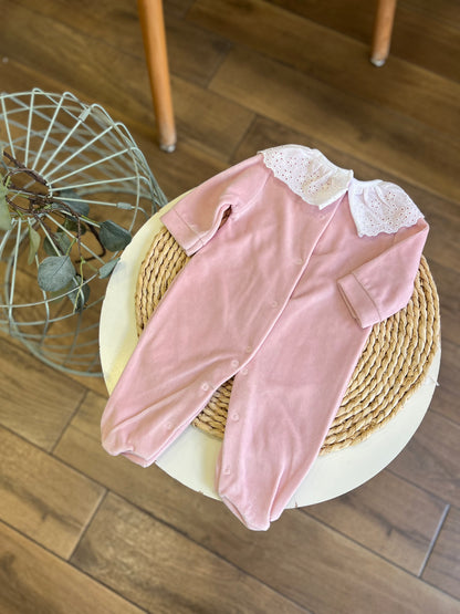 Tutina ciniglia con colletto sangallo Rosa