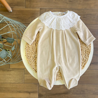 Tutina ciniglia con colletto sangallo Beige