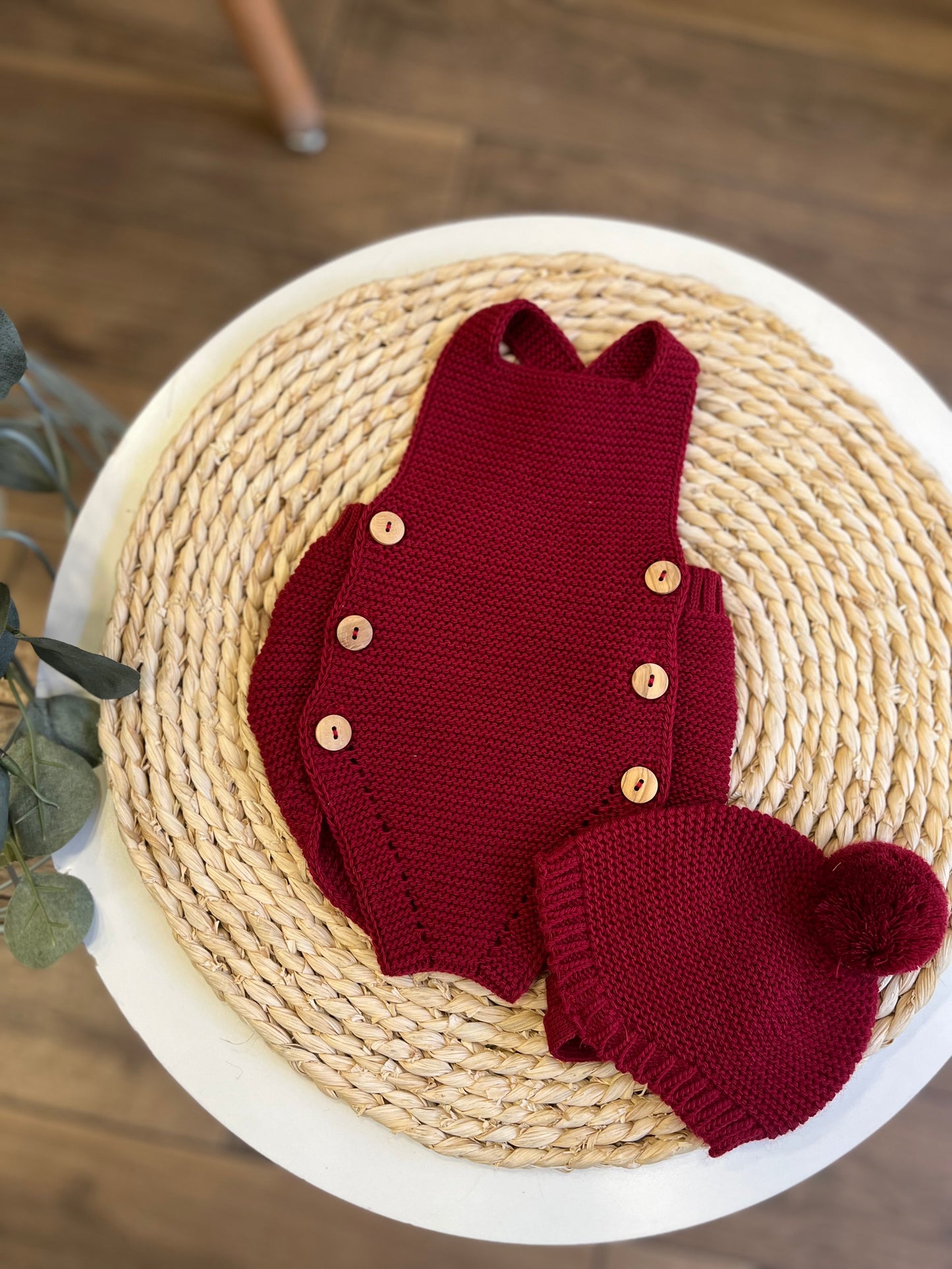 Set cappellino e  pagliaccetto in maglia