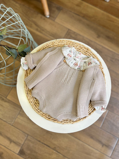 Completo cardigan, salopette e camicia Pietra