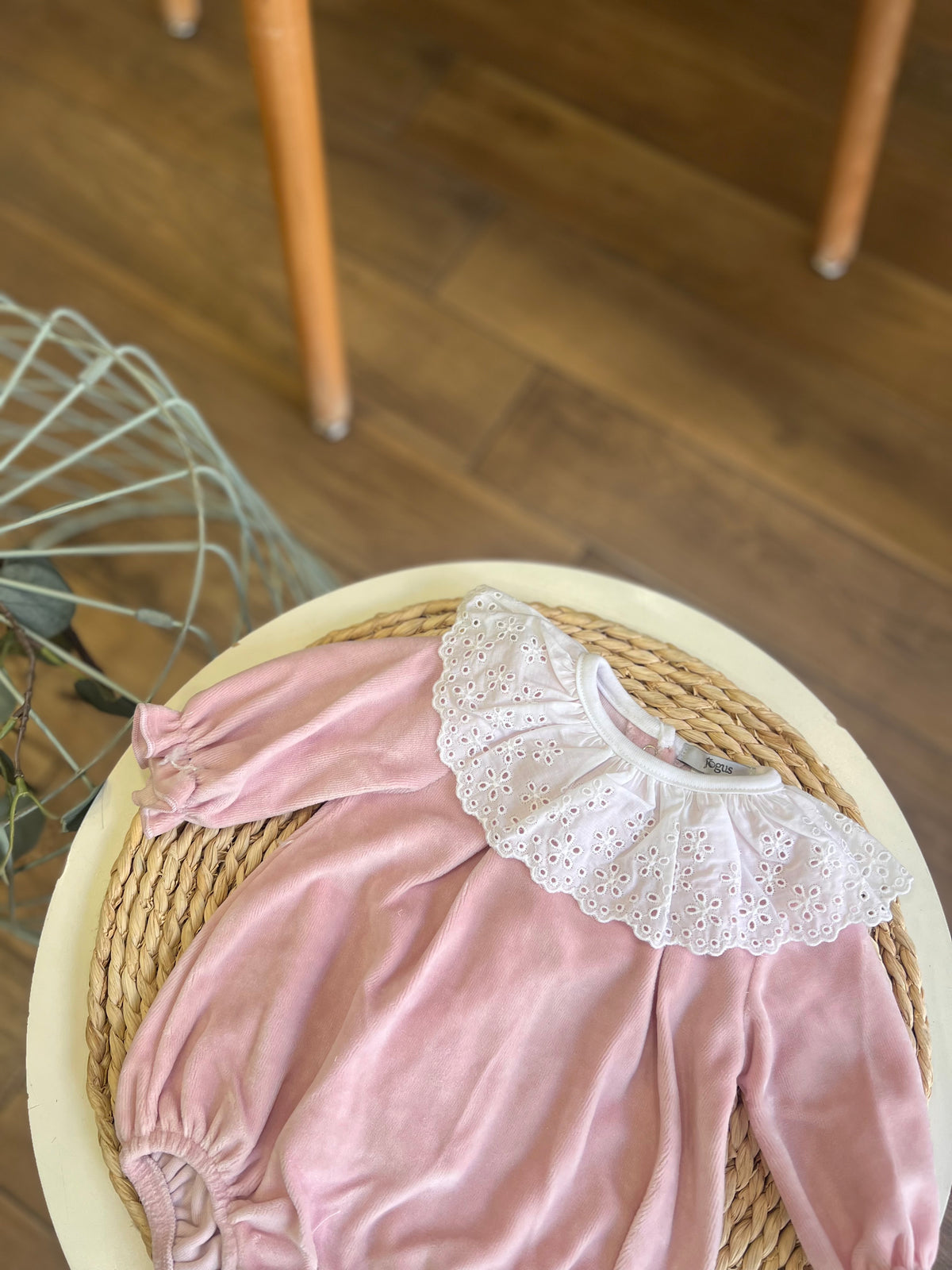 Pagliaccetto ciniglia con colletto sangallo Rosa
